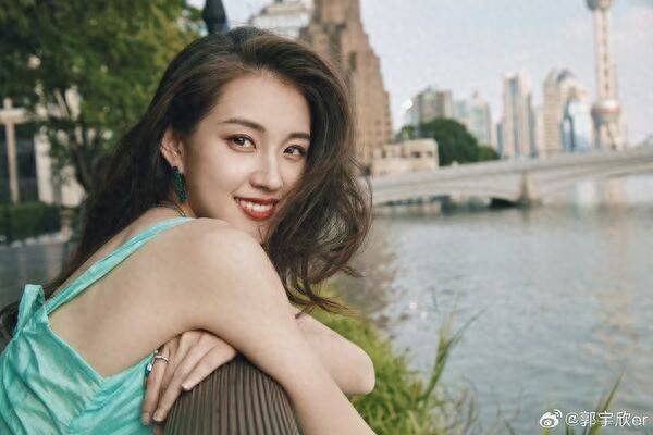 短剧女王翻车实锤!制片人外泄音档,代言戏约一夜全撤