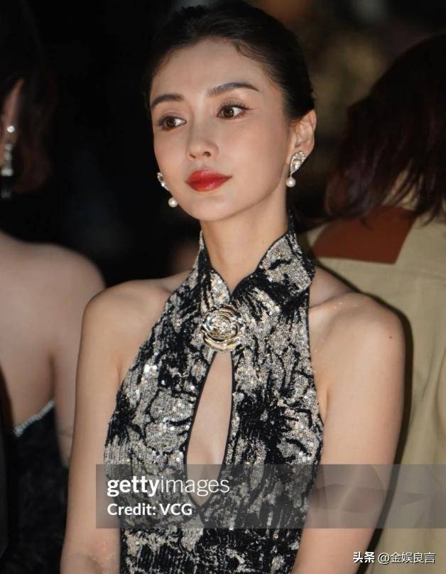 黄晓明演唱会狂赞昆凌温柔,双标发言翻车引众怒