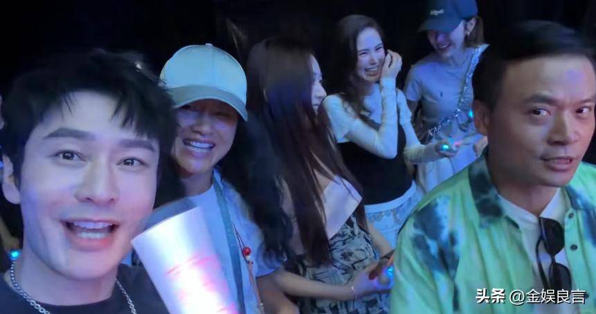 黄晓明演唱会狂赞昆凌温柔,双标发言翻车引众怒