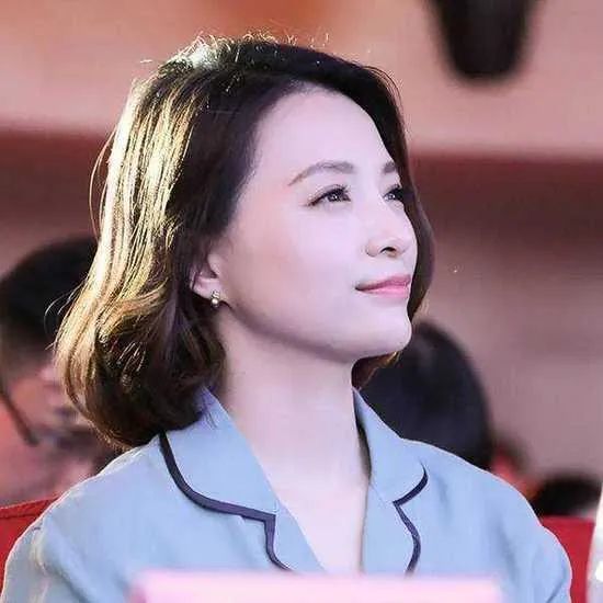 董卿母子刘谦演出现场，儿子帅气抢镜